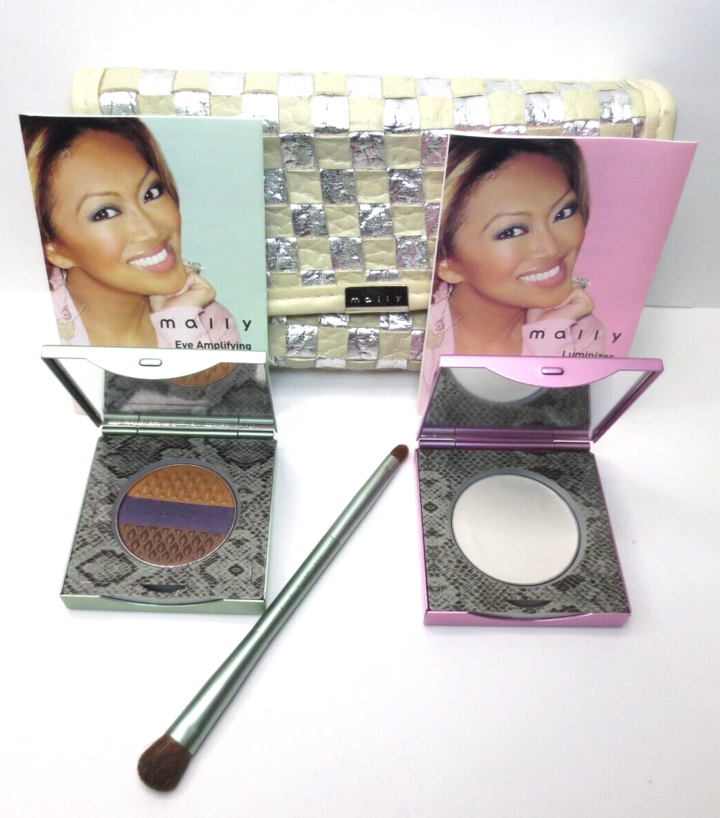 MALLY MAKEUP TRAVEL BAG W/ EYESHADOW TRIO, LUMINIZER & DOUBLE SIDED BRUSH