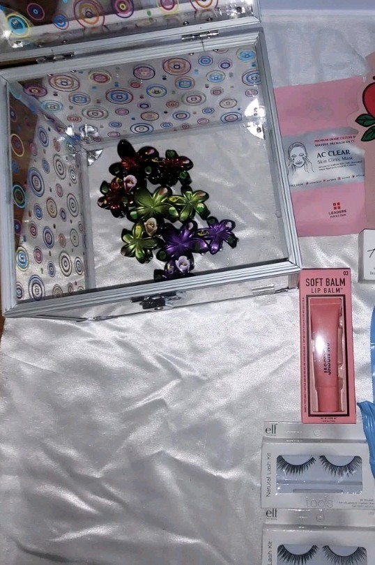 NEUTROGENA, MASKS, CABOODLE BOX &JASON WU, LIGHT MIRROR, GORGEOUS HAIR CLAWS ++
