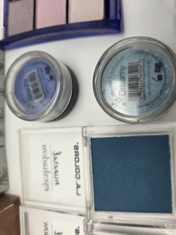 Lot Of Eye Shadow & Extra Cosmetic Bonuses (Elf, Rimmel, LA Color + More)