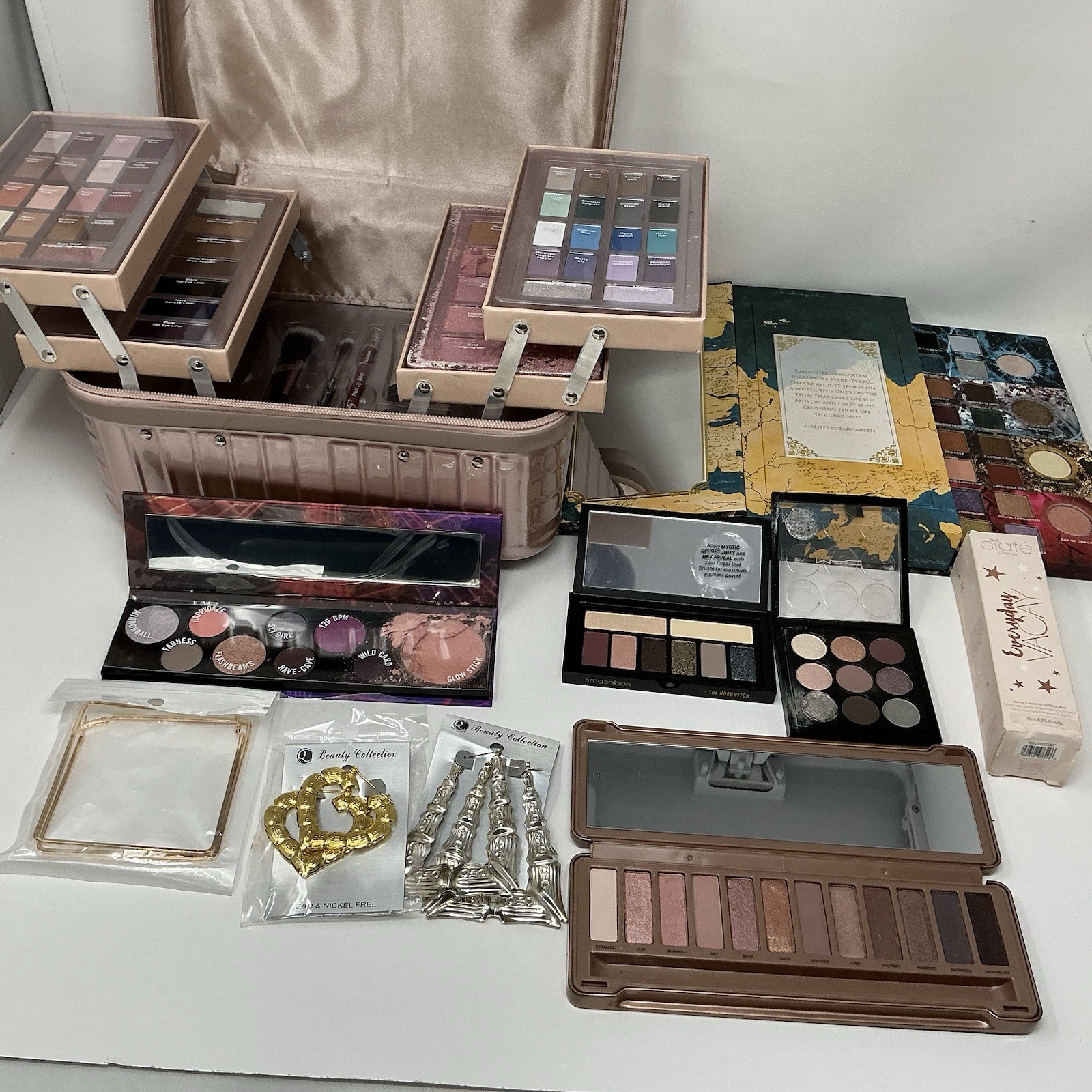 Premium Makeup Case Set Eyeshadow Palettes Kit Spray Jewelry Bundle