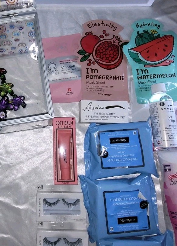 NEUTROGENA, MASKS, CABOODLE BOX &JASON WU, LIGHT MIRROR, GORGEOUS HAIR CLAWS ++