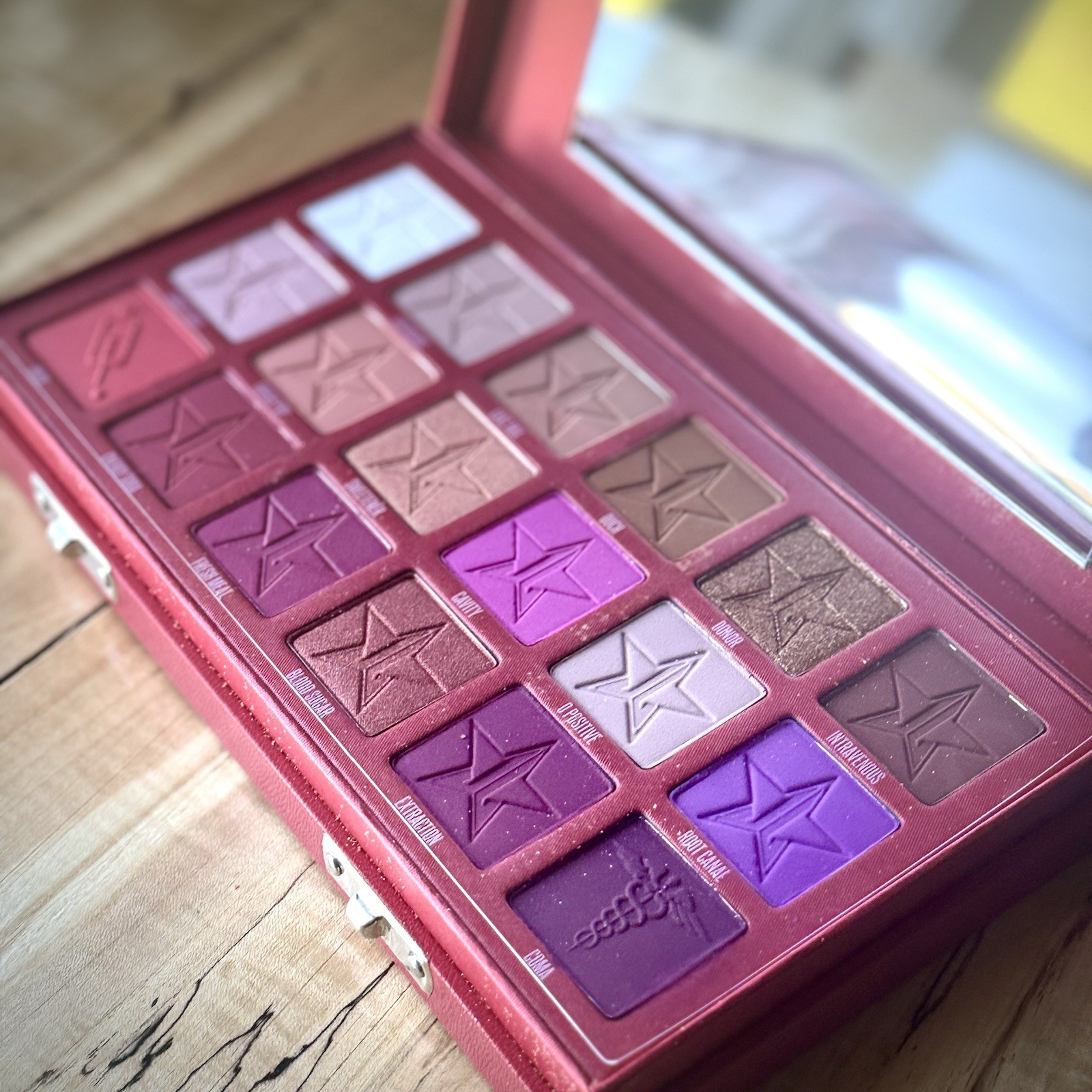 Jeffree Star Small Mystery Box – 10 Pieces!!