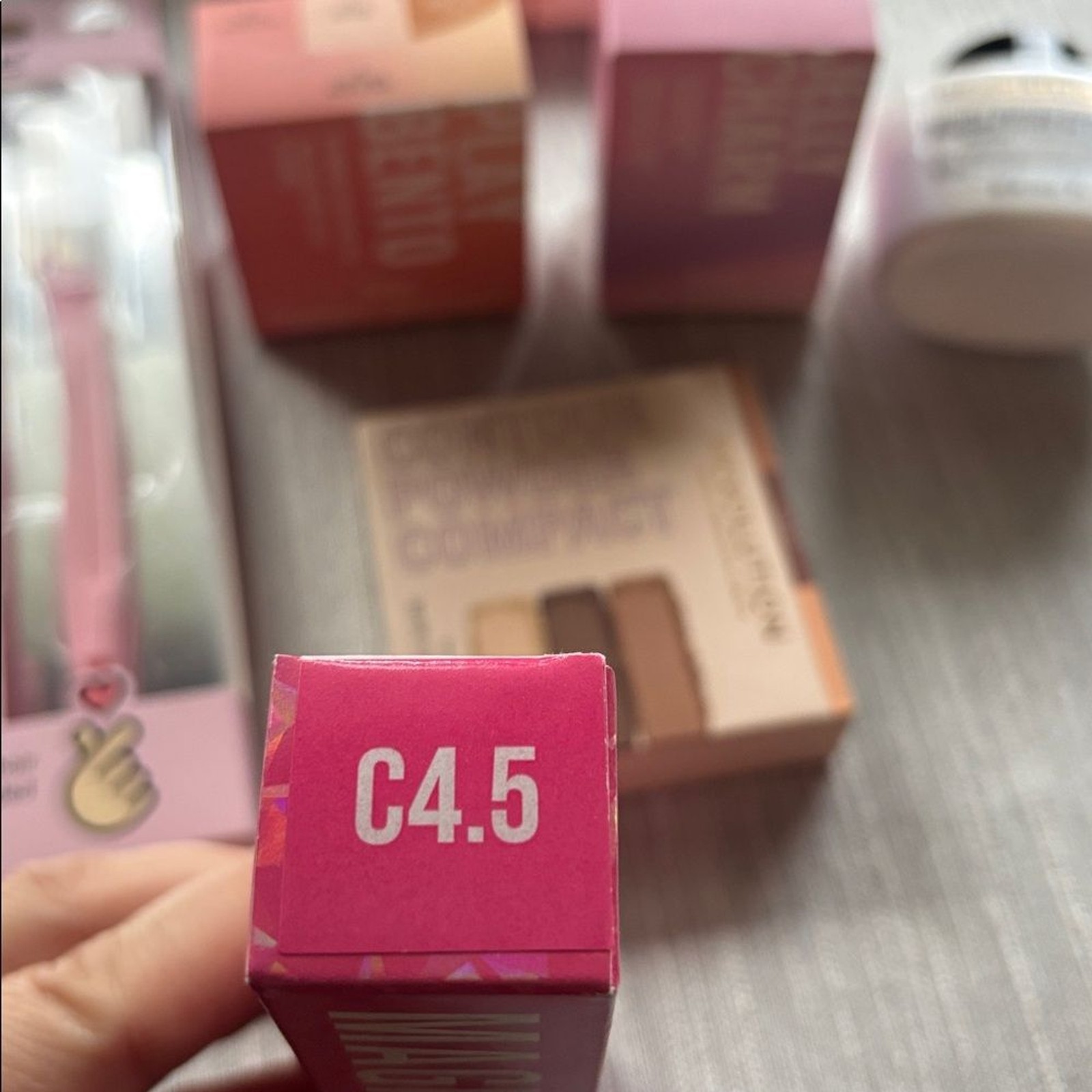 NWT New Light – Jeffree Star Revolution Kaja Makeup Bundle of 8 Items Light