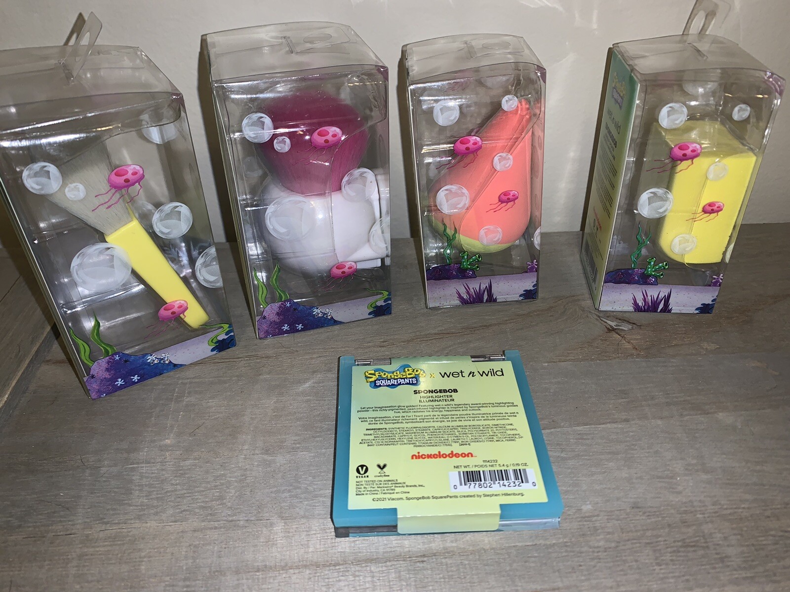 Wet n Wild Spongebob Squarepants Limited Edition Lot 5 Sponge Brush Highlighter