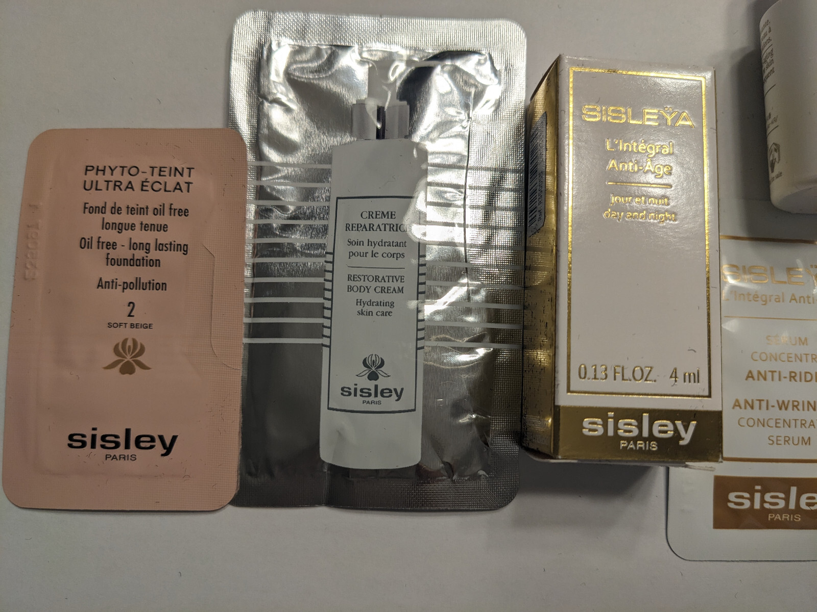 QTY 9 Sisley sample set, L’Integral Anti-age , serum & Winter 2025 make up bag