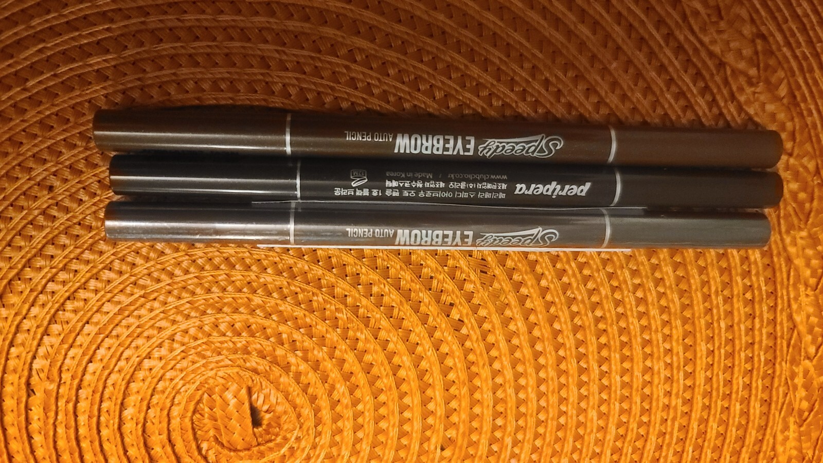 cosméticas maquillaje ojosLínea y definición de cejas 