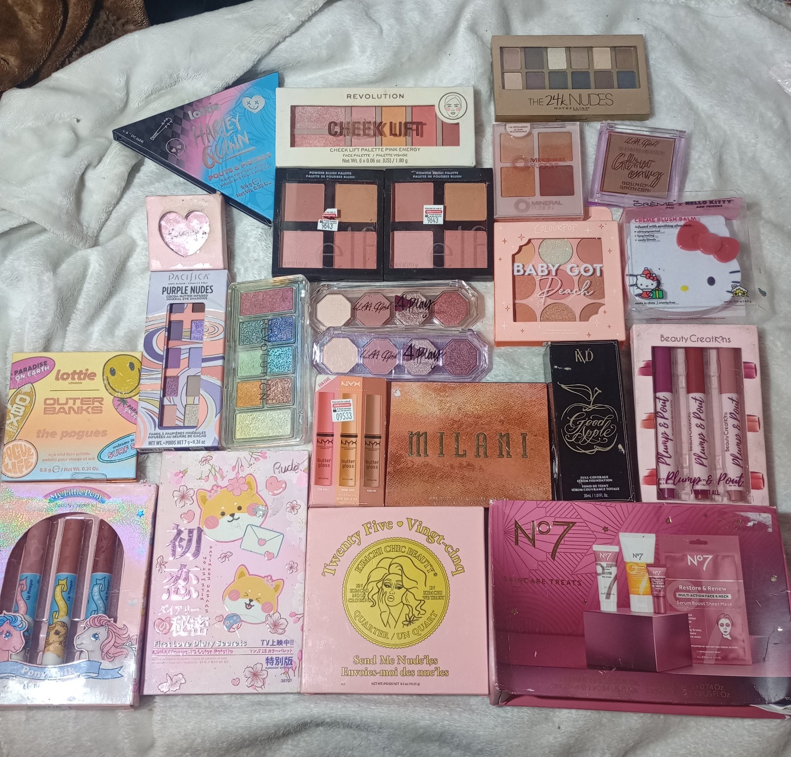 AFFORDABLE MAKEUP (READ DESCRIPTION)