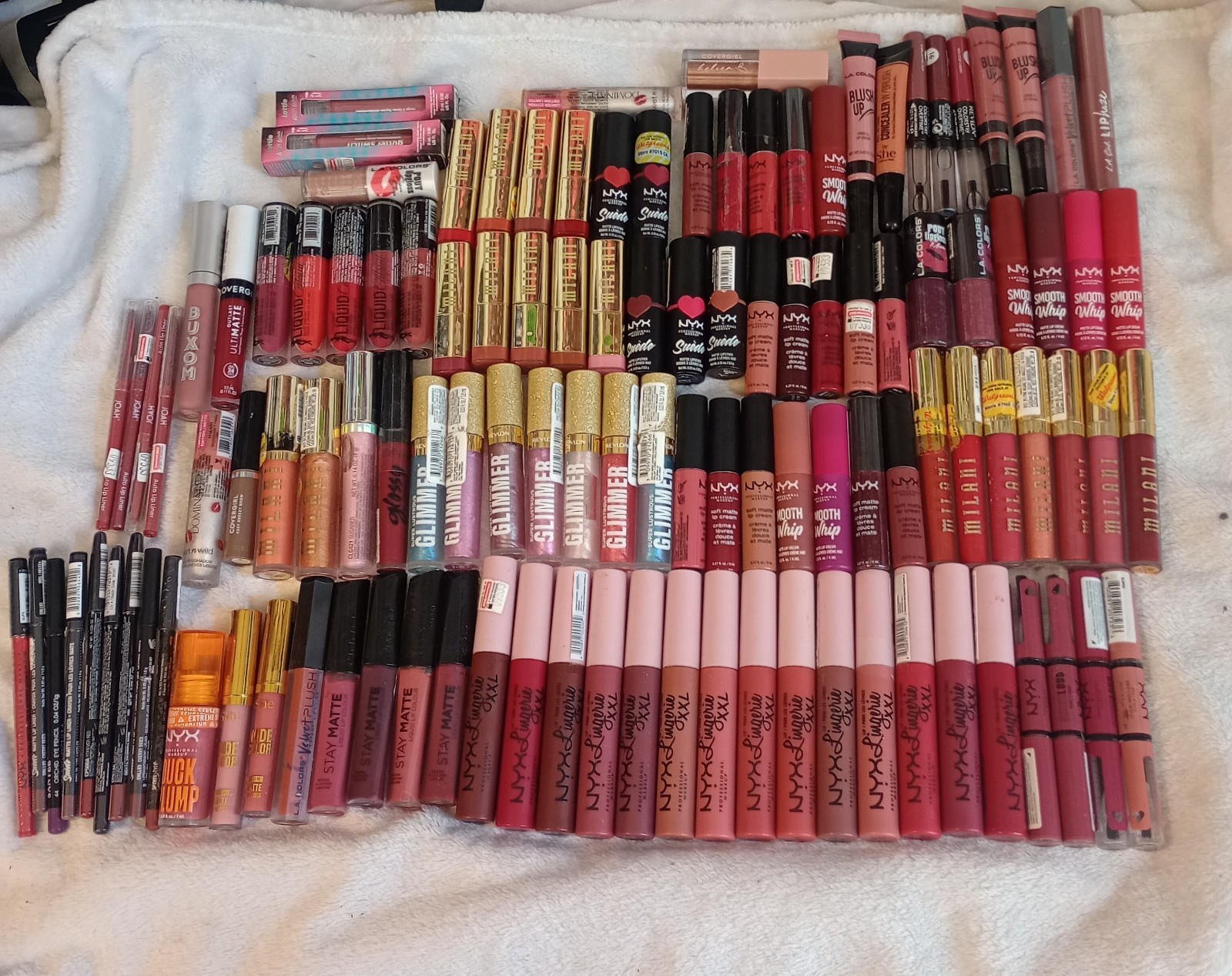 AFFORDABLE MAKEUP (READ DESCRIPTION)
