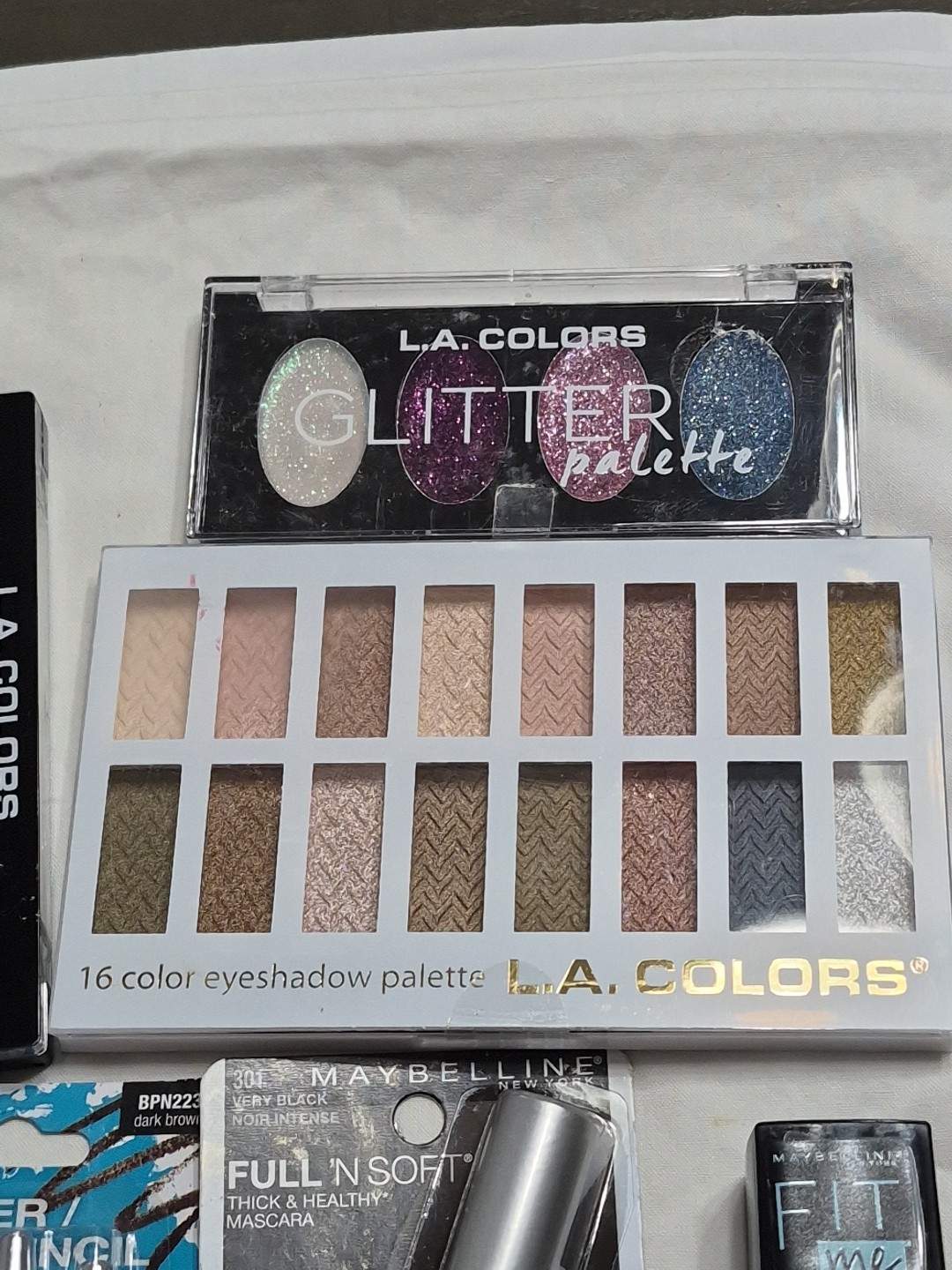 New Makeup Lot of 27 Covergirl Maybelline LA Colors Wet N’ Wild Eyes cheek Face