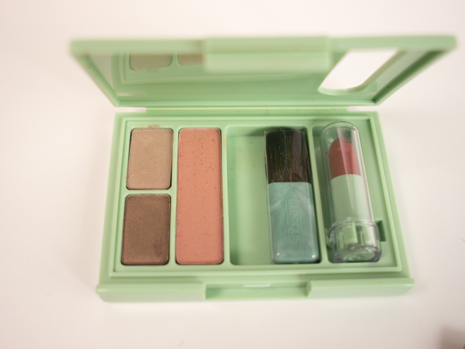 Lot of 7 Vintage Green Clinique Bag Soap Lipstick Powder Eye Shadow Blush Mousse