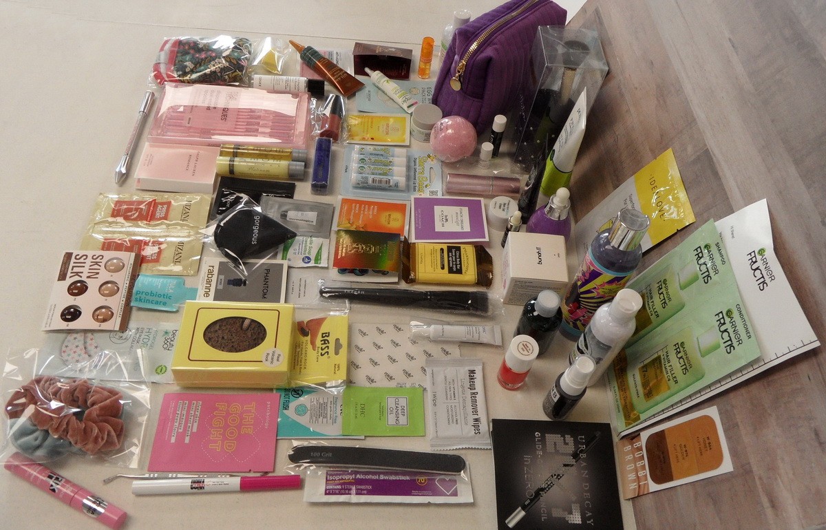 75+ PCS MAKEUP SKINCARE HAIR BEAUTY PERFUME DELUXE LUXURY FULL SAMPLE TRAVEL LOT