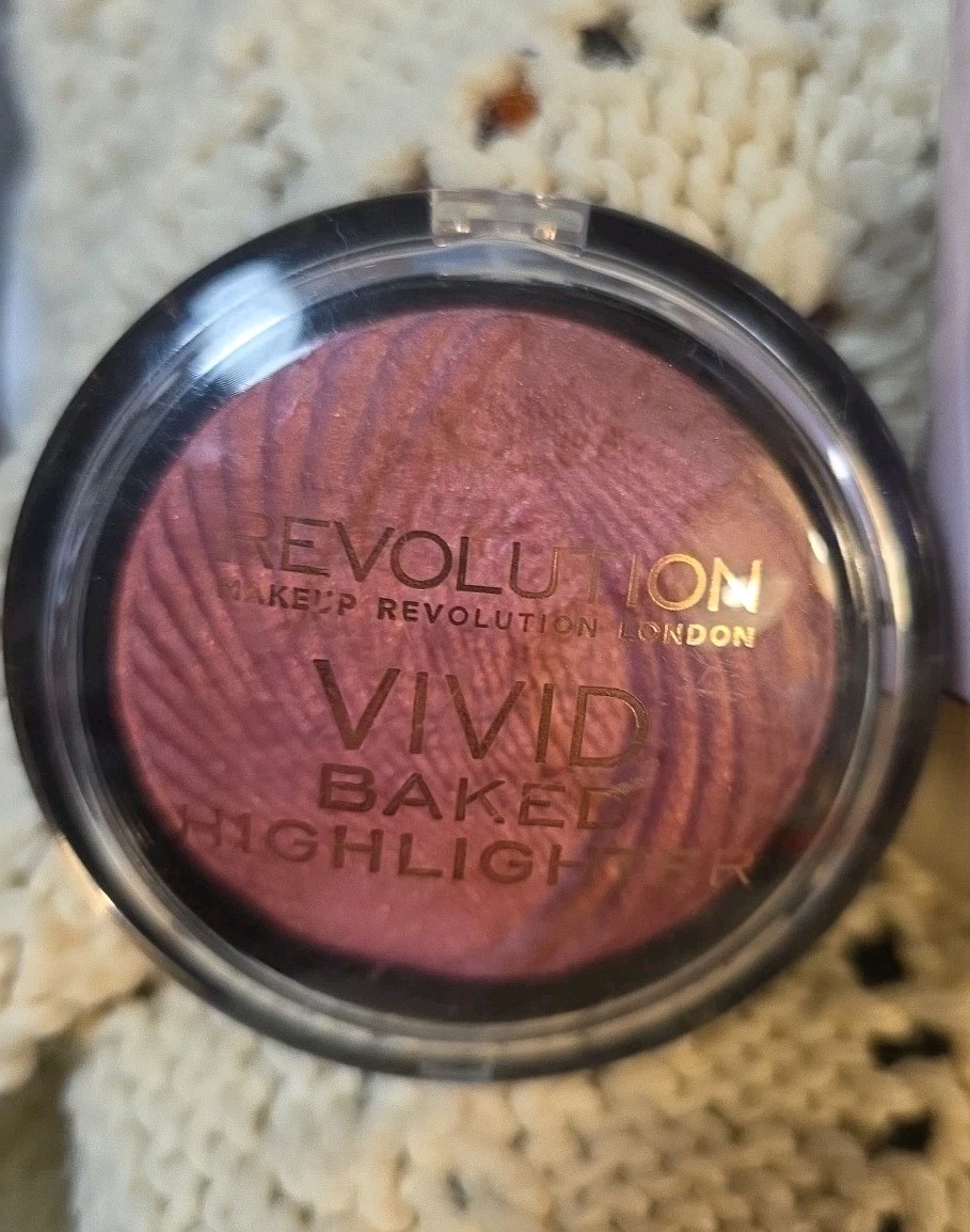 Lot of 3 NEW Revolution Foundation Med/Loose Powder Peach/Highlighter Rosegold