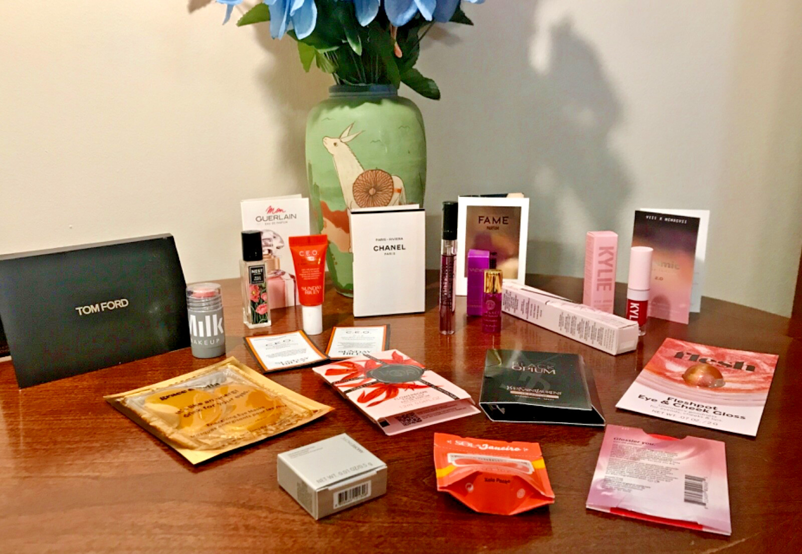 WOMEN LOT/21 FRAGRANCE, SKINCARE, MAKEUP ASSORTMENT~SAMPLE ,TRIAL, FULL SIZE