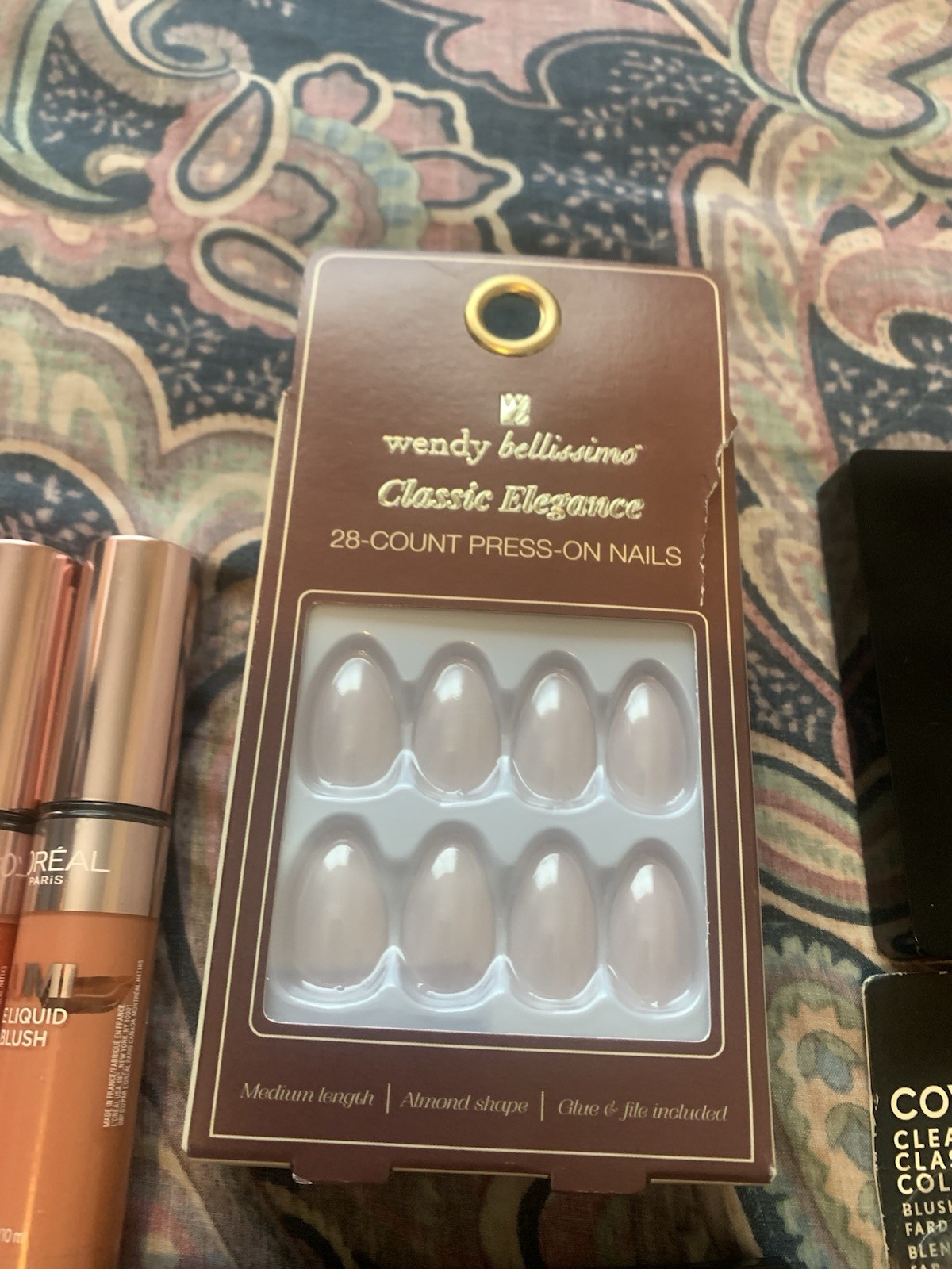 Make Up Lot (L’Oréal Paris, Cover Girl, Bobbi Brown , Colourpop, Ardell Lashes)