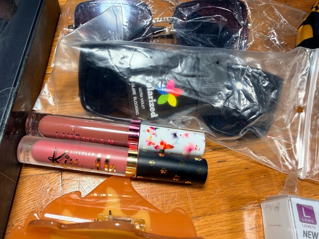 Beauty & Accessories Bulk Lot – False Lashes, Makeup, Jewelry, Headbands, Nails