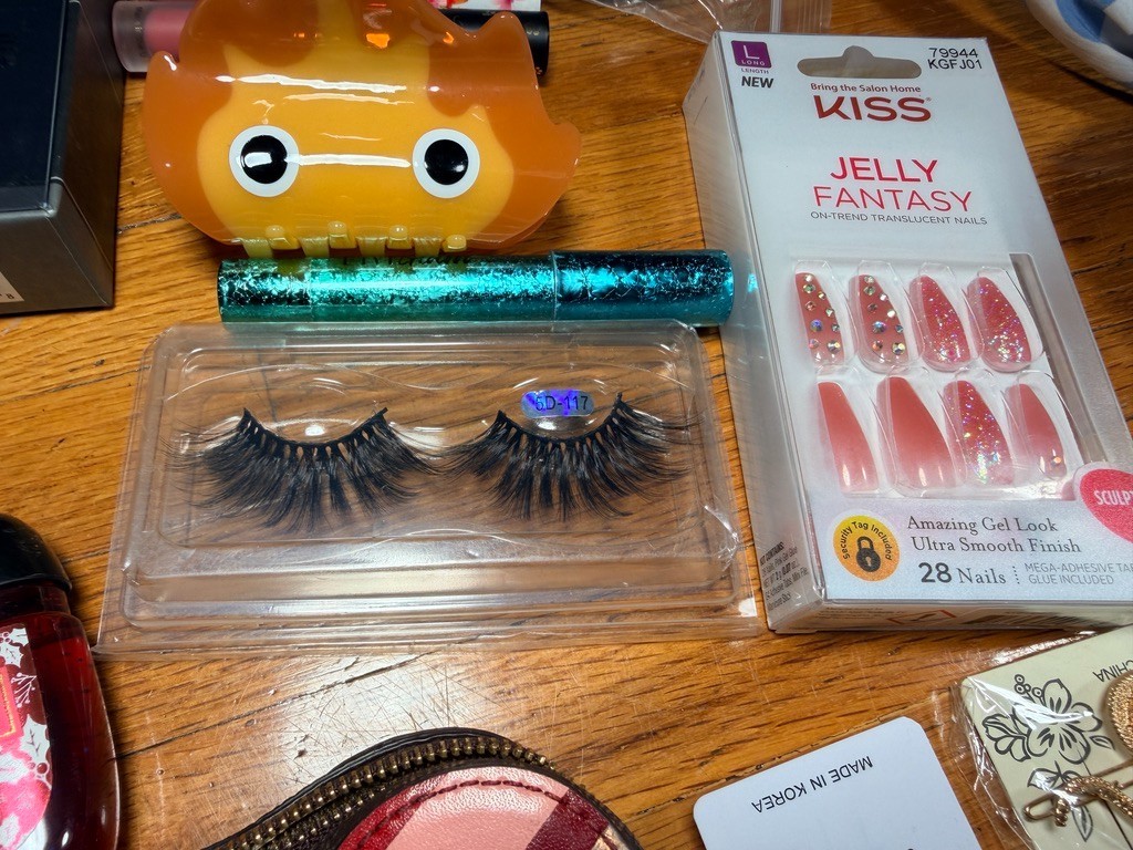 Beauty & Accessories Bulk Lot – False Lashes, Makeup, Jewelry, Headbands, Nails