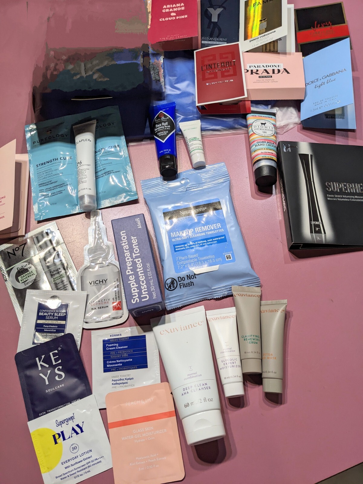 30 Piece Gift Bag Mixed Lot (7) Fragrance, Face Serums, Moisturizer, Exuviance