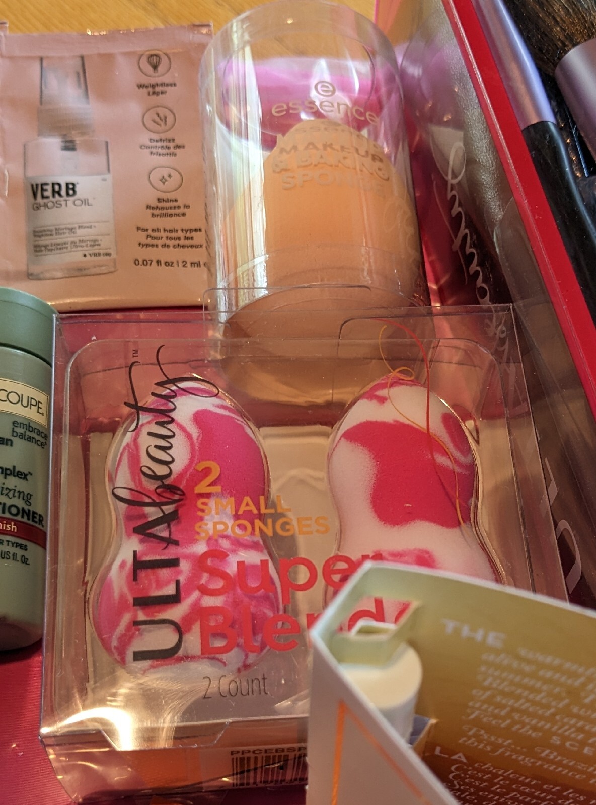 19 Piece Travel Size Mixed Beauty Lot With Pink Padded Tote Bag & Brushs w/Bag