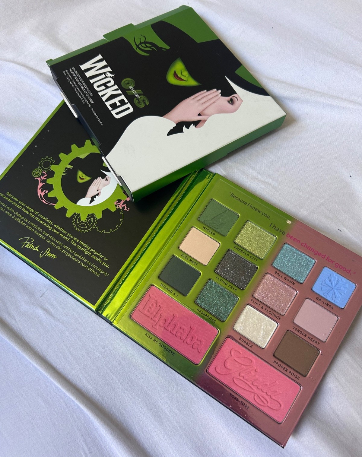 One/Size WICKED Unlimited Eye Face Palette Defying Gravity Highlighter Brush NIB