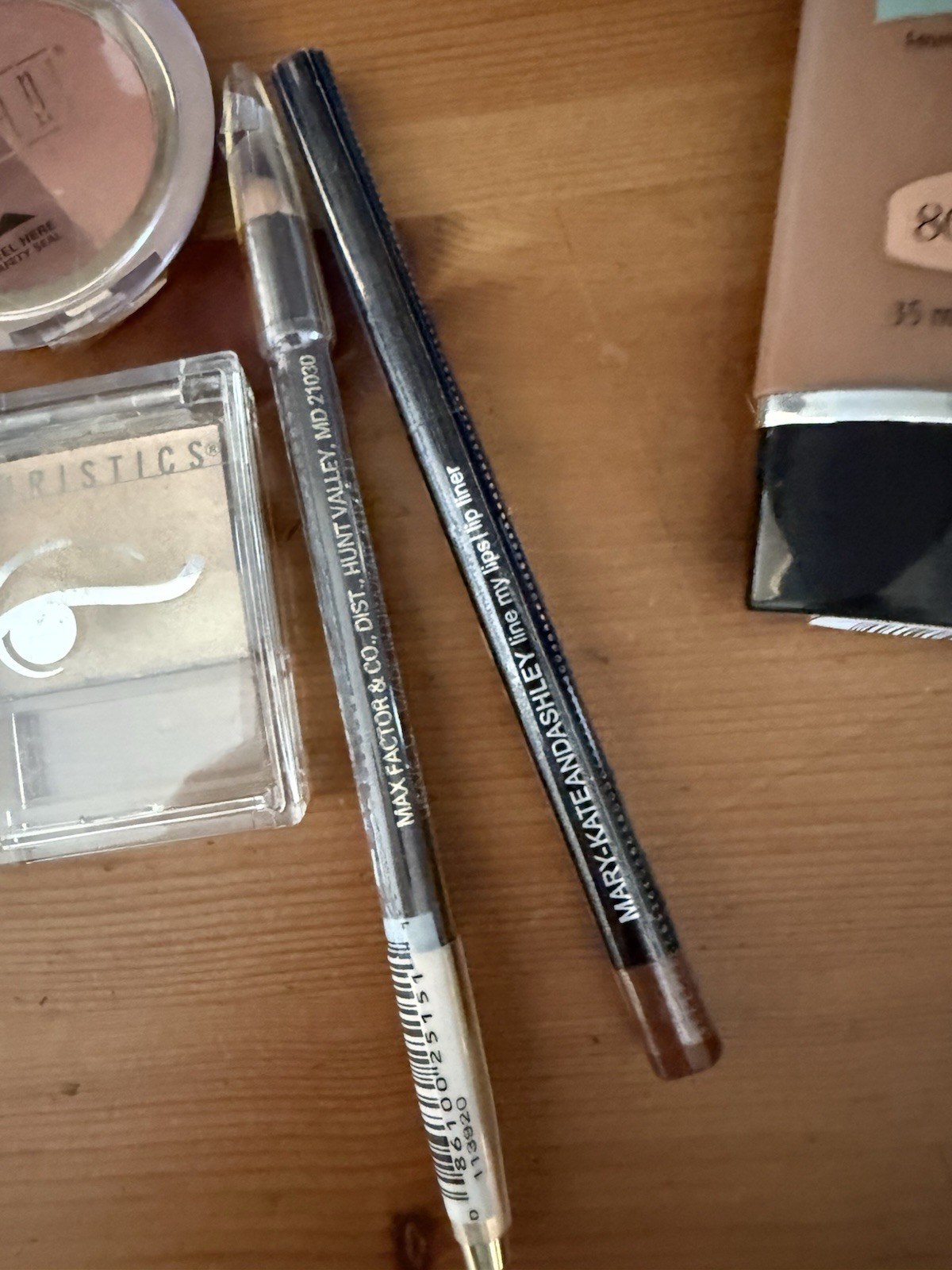 NEW Makeup/ Beauty Cosmetics Bundle Lot Revlon, MaxFactor, Etc. Makeup Set