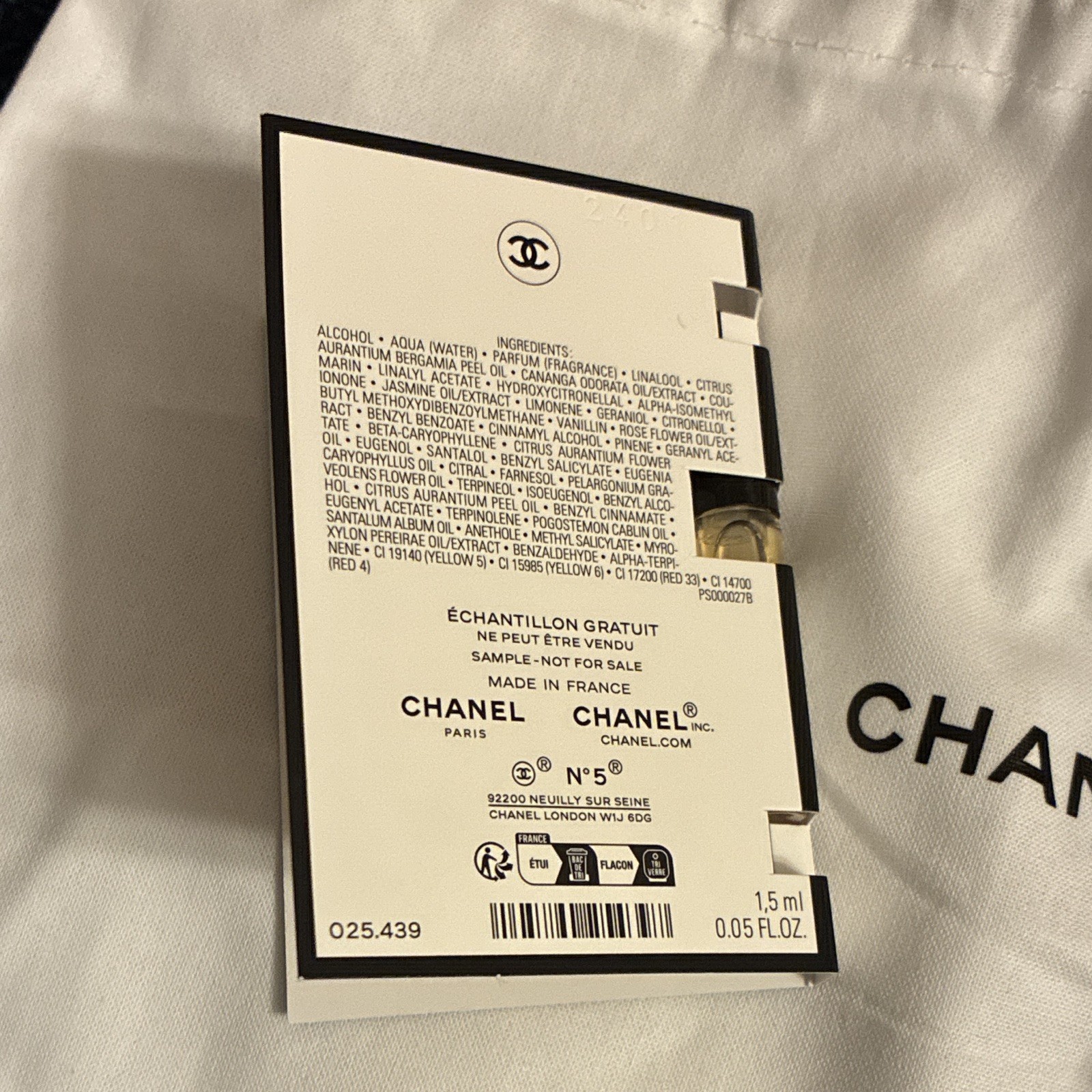 CHANEL N°5 EDP Spray Sample, Le Lift Cream, Le Volume de CHANEL Mascara + Pouch
