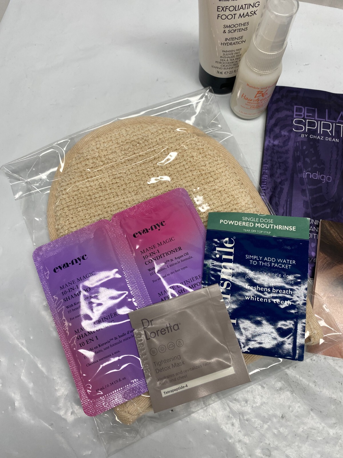 Mixed Makeup Beauty Lot – 19 Sample Pieces – Clinique, Estee Lauder, benefit etc