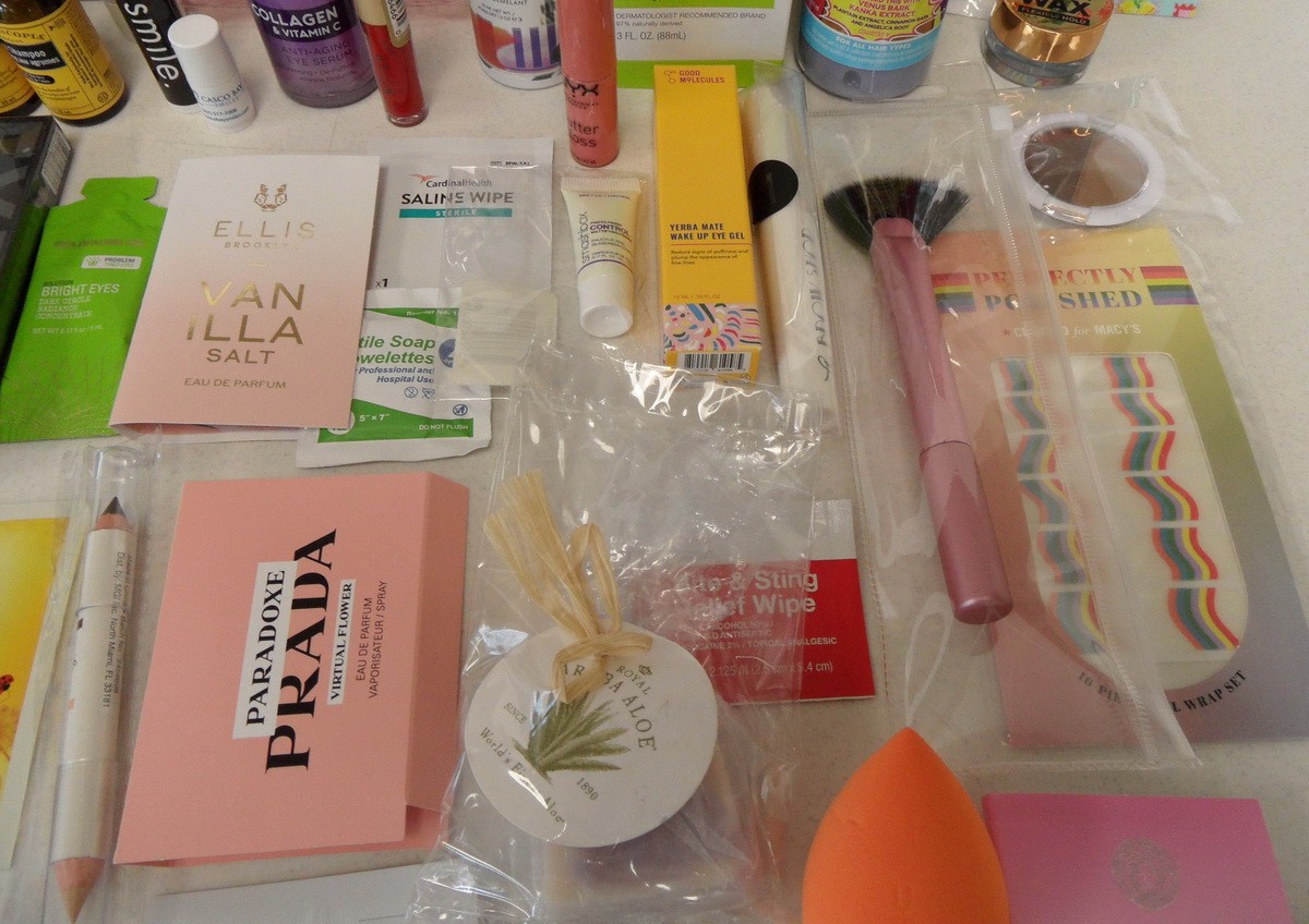 75+ PCS MAKEUP SKINCARE HAIR BEAUTY PERFUME DELUXE LUXURY FULL SAMPLE TRAVEL LOT