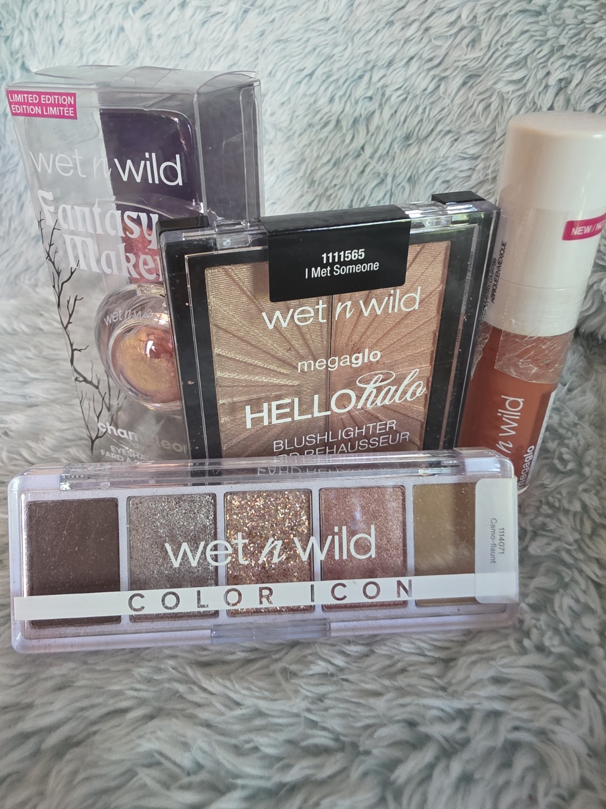 New 4pc Lot Wet N Wild Makeup Bundle – Eye, Lip, Blush, Highlighter