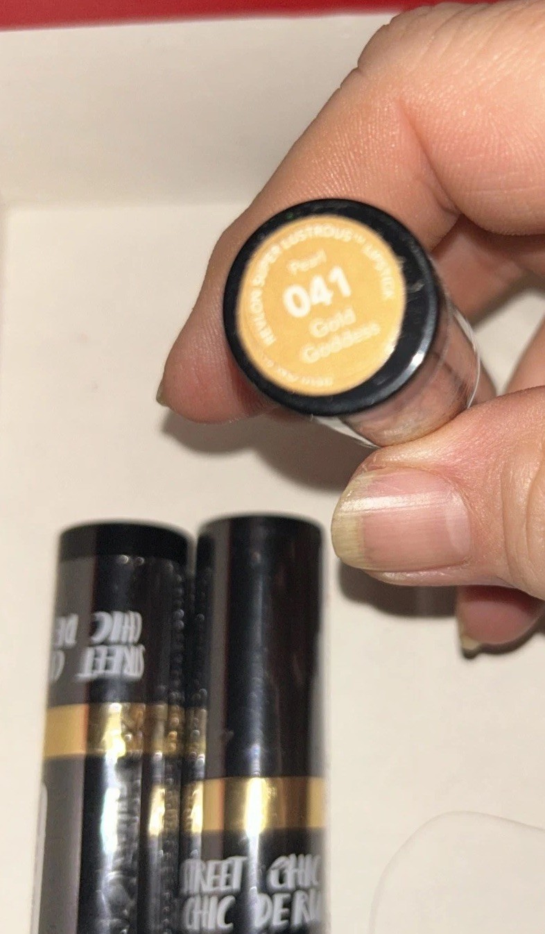 REVLON LOT. 3 Lipstick/Pearl/041. 12 Rose Quartz Highlighter. 1 Bronze Eyeshadow